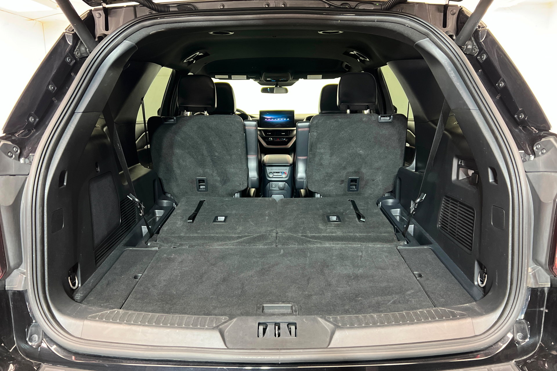 Used 2025 Ford Explorer ST-Line image 23