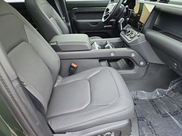 New 2026 Land Rover Defender 130 X-Dynamic SE image 10