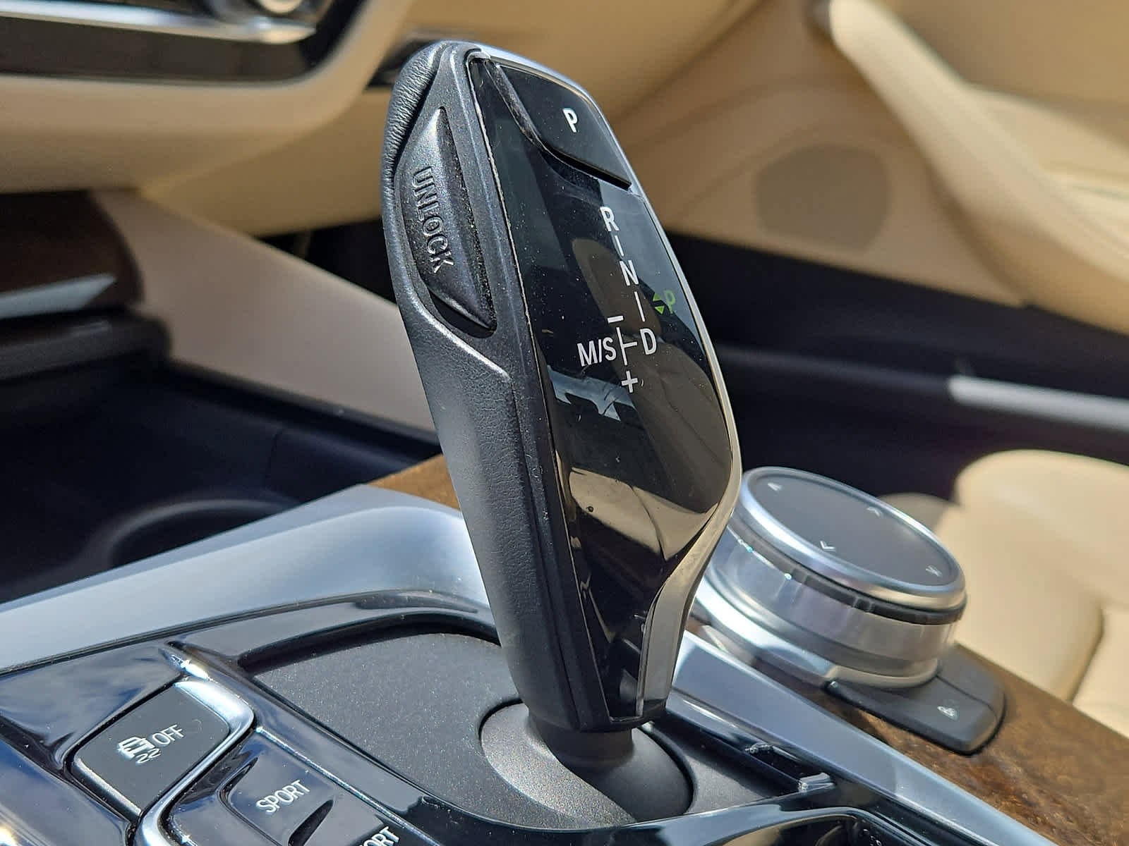 Used 2020 BMW 530i xDrive w/ Premium Package image 16