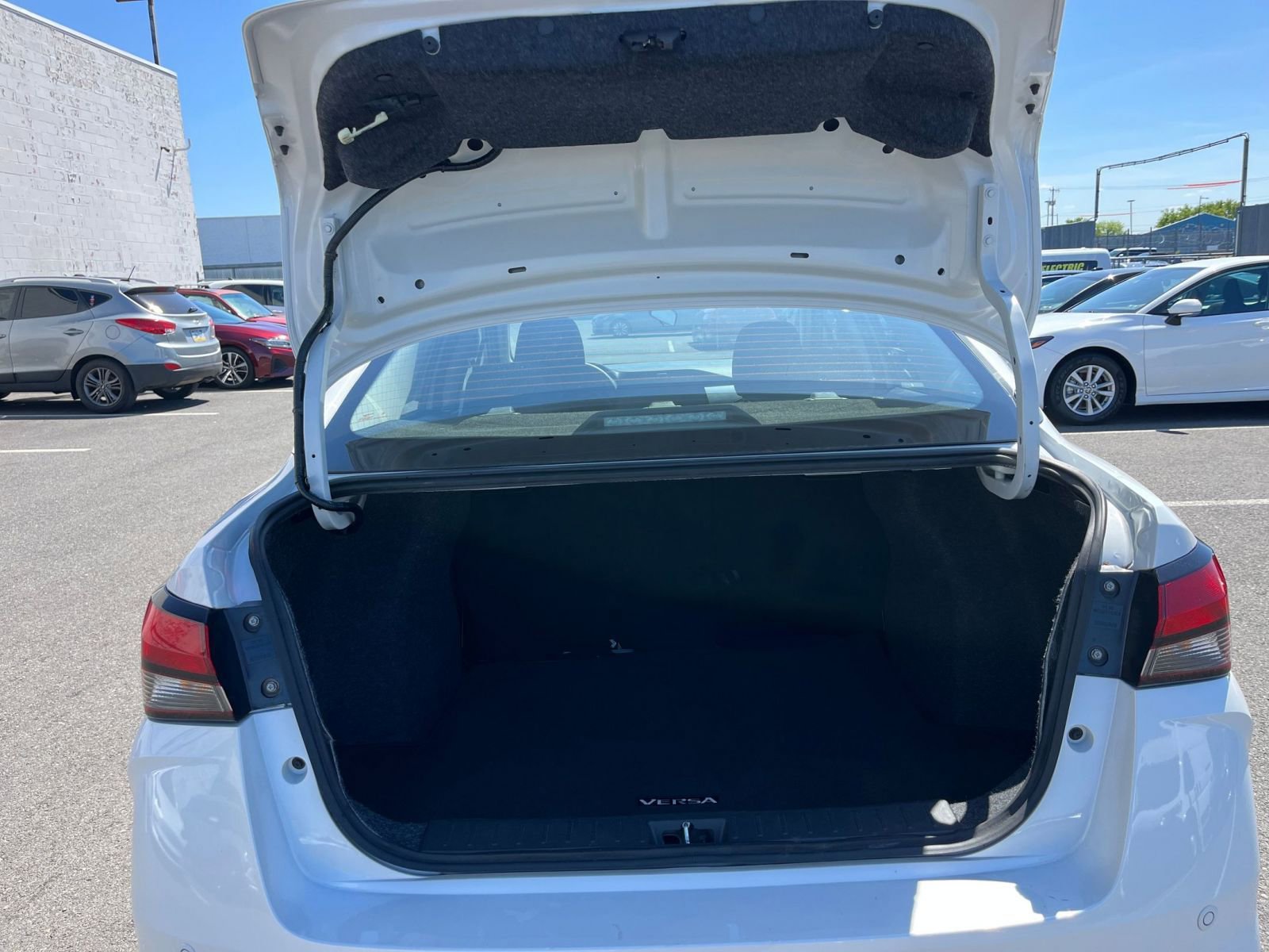 Used 2025 Nissan Versa SV FWD image 30