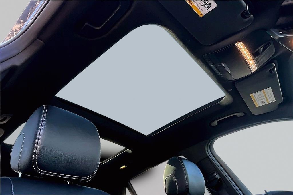 Used 2022 Mercedes-Benz GLC 300 4MATIC w/ Premium Package Lite image 26