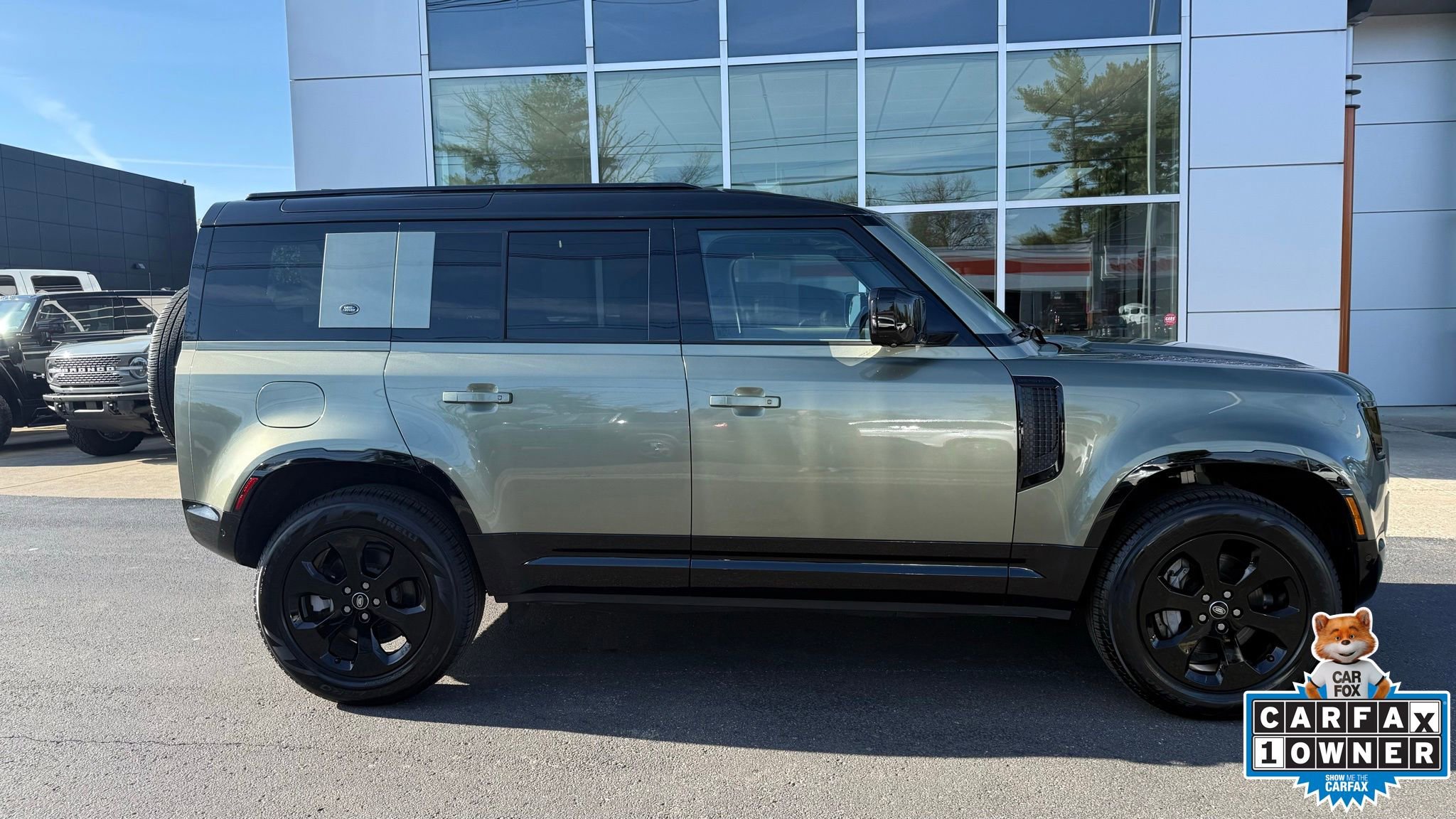 Used 2023 Land Rover Defender 110 X-Dynamic SE image 1