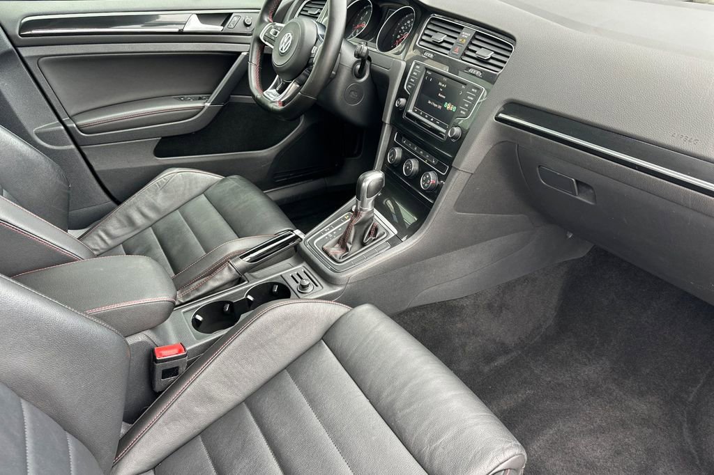Used 2017 Volkswagen GTI SE FWD image 16