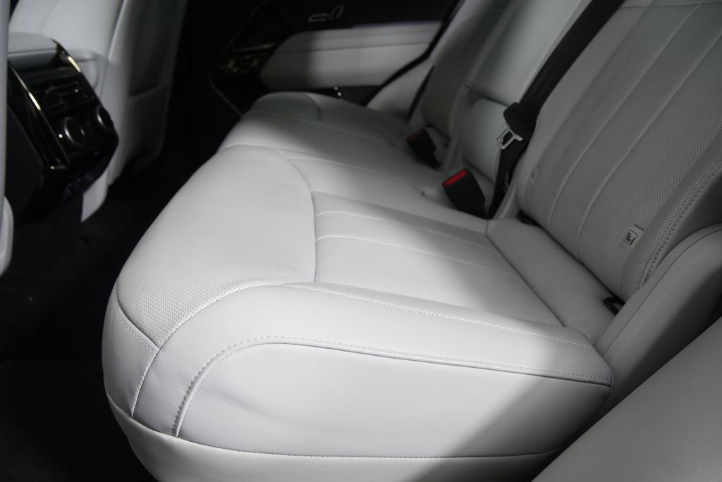 Used 2023 Land Rover Range Rover Sport SE image 16