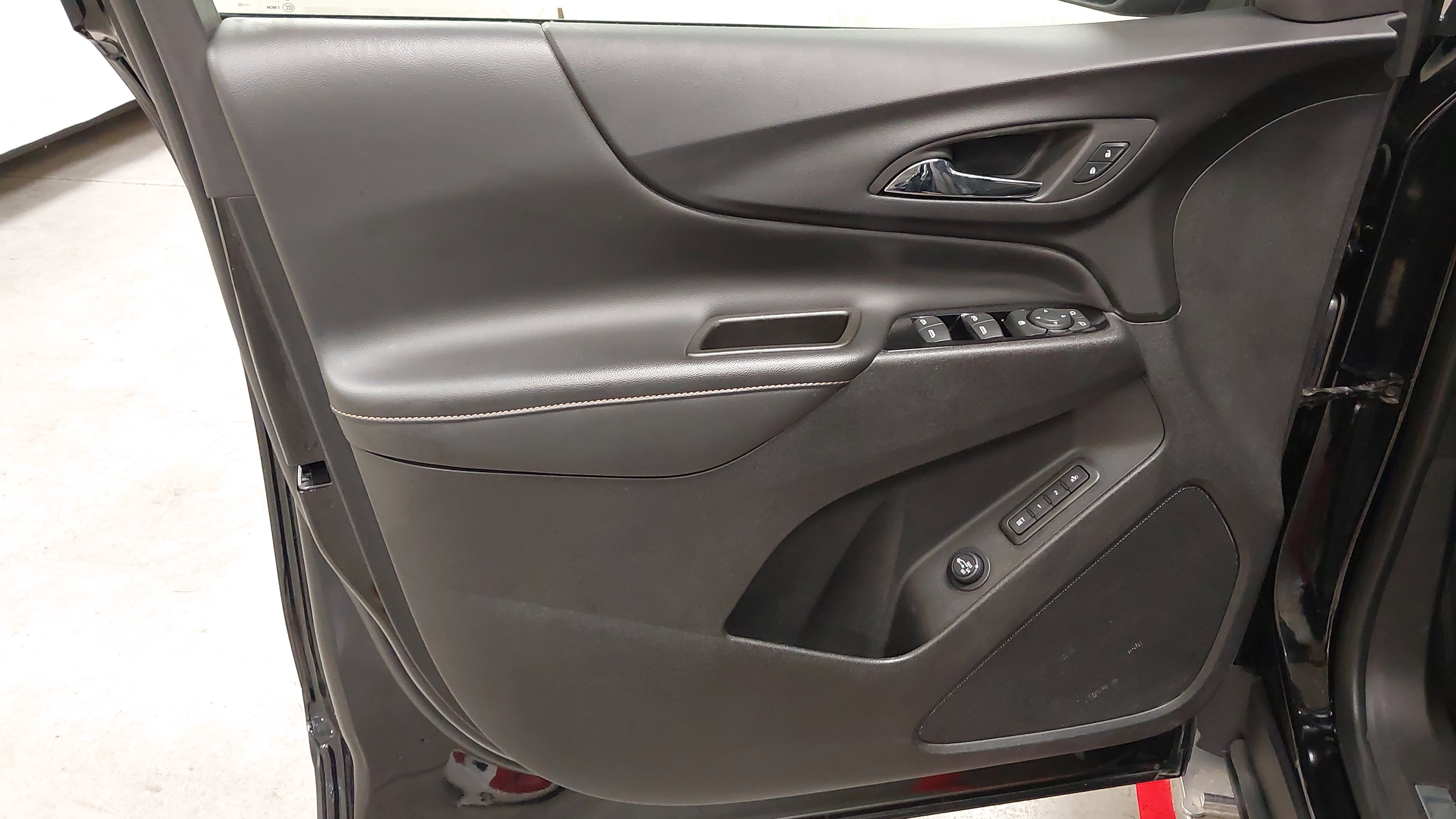 Used 2023 Chevrolet Equinox Premier AWD/4WD image 24