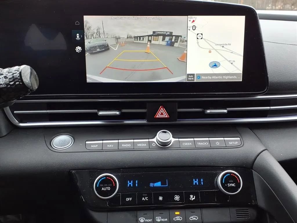 Used 2024 Hyundai Elantra SEL image 33