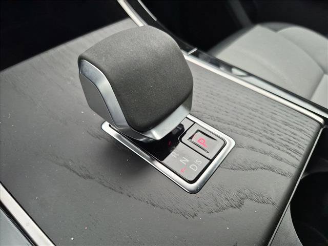 Used 2024 Land Rover Range Rover Velar Dynamic SE AWD/4WD image 13