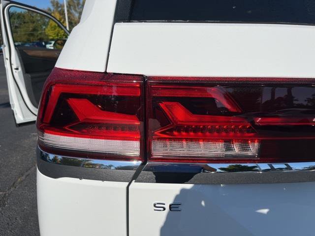 Used 2025 Volkswagen Atlas SE w/ Panoramic Sunroof Package image 14