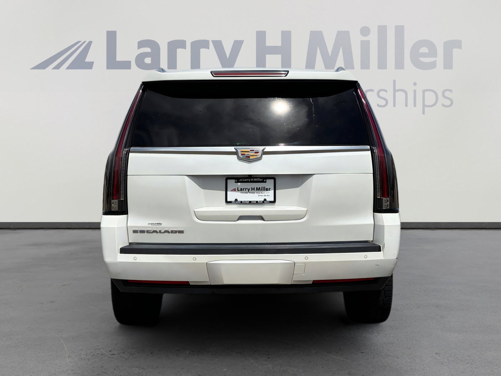 Used 2016 Cadillac Escalade Platinum AWD/4WD image 5