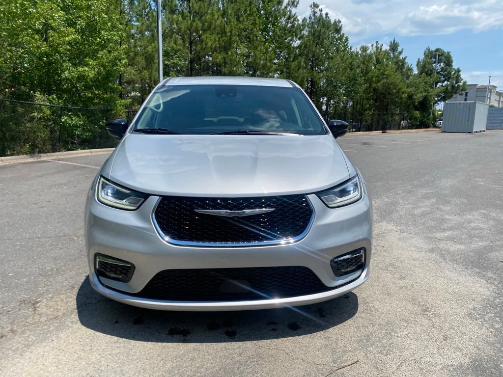 Used 2024 Chrysler Pacifica Touring-L FWD image 10