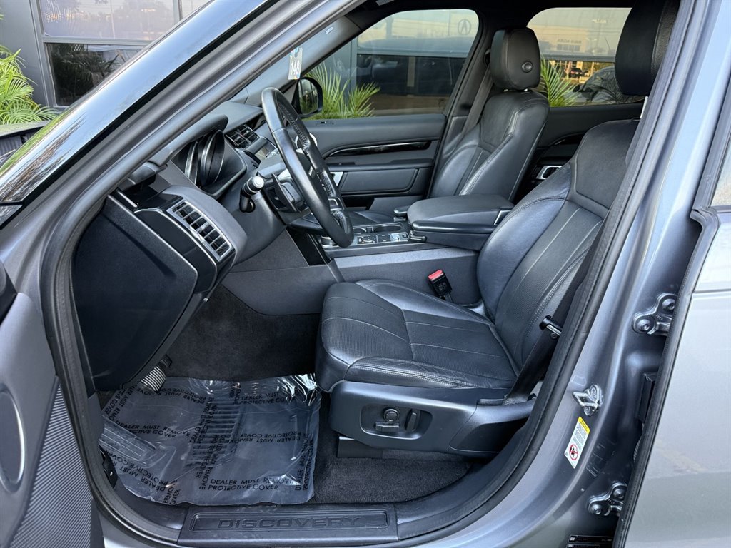 Used 2020 Land Rover Discovery SE AWD/4WD image 11