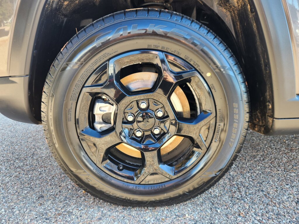 Used 2023 Jeep Compass Trailhawk image 15