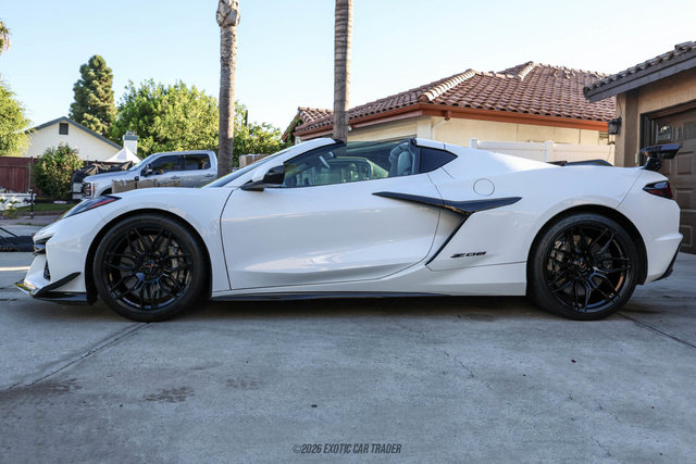 Used 2025 Chevrolet Corvette Z06 w/ Z07 Performance Package RWD image 2