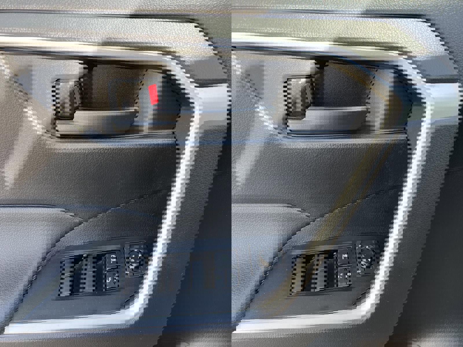 Used 2025 Toyota RAV4 LE image 17