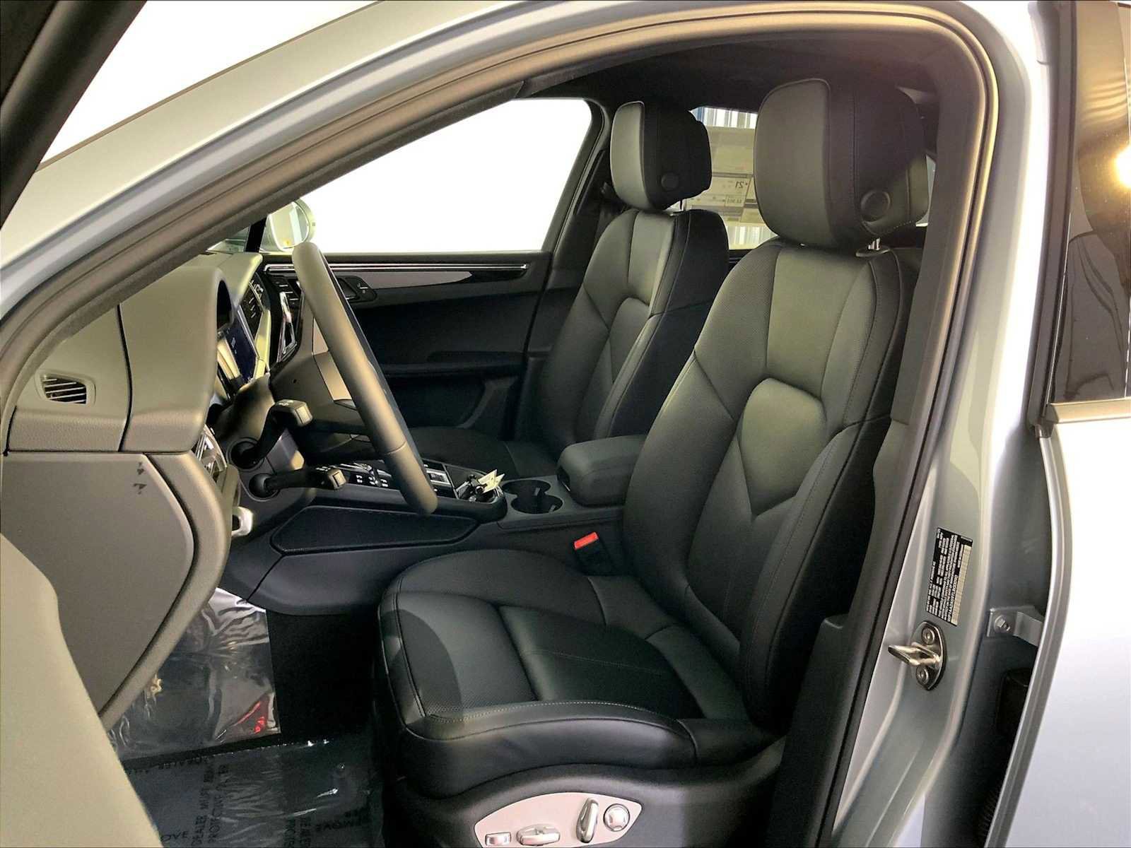 New 2026 Porsche Macan AWD/4WD image 5