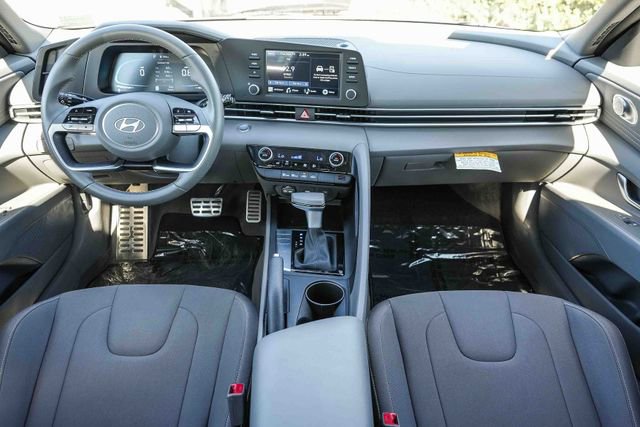 Certified 2025 Hyundai Elantra Sport w/ Cargo Package image 13