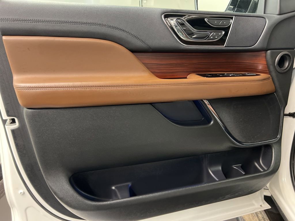 Certified 2022 Lincoln Navigator Reserve w/ Monochromatic Package image 27