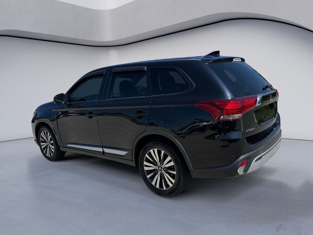 Used 2019 Mitsubishi Outlander SE FWD image 3