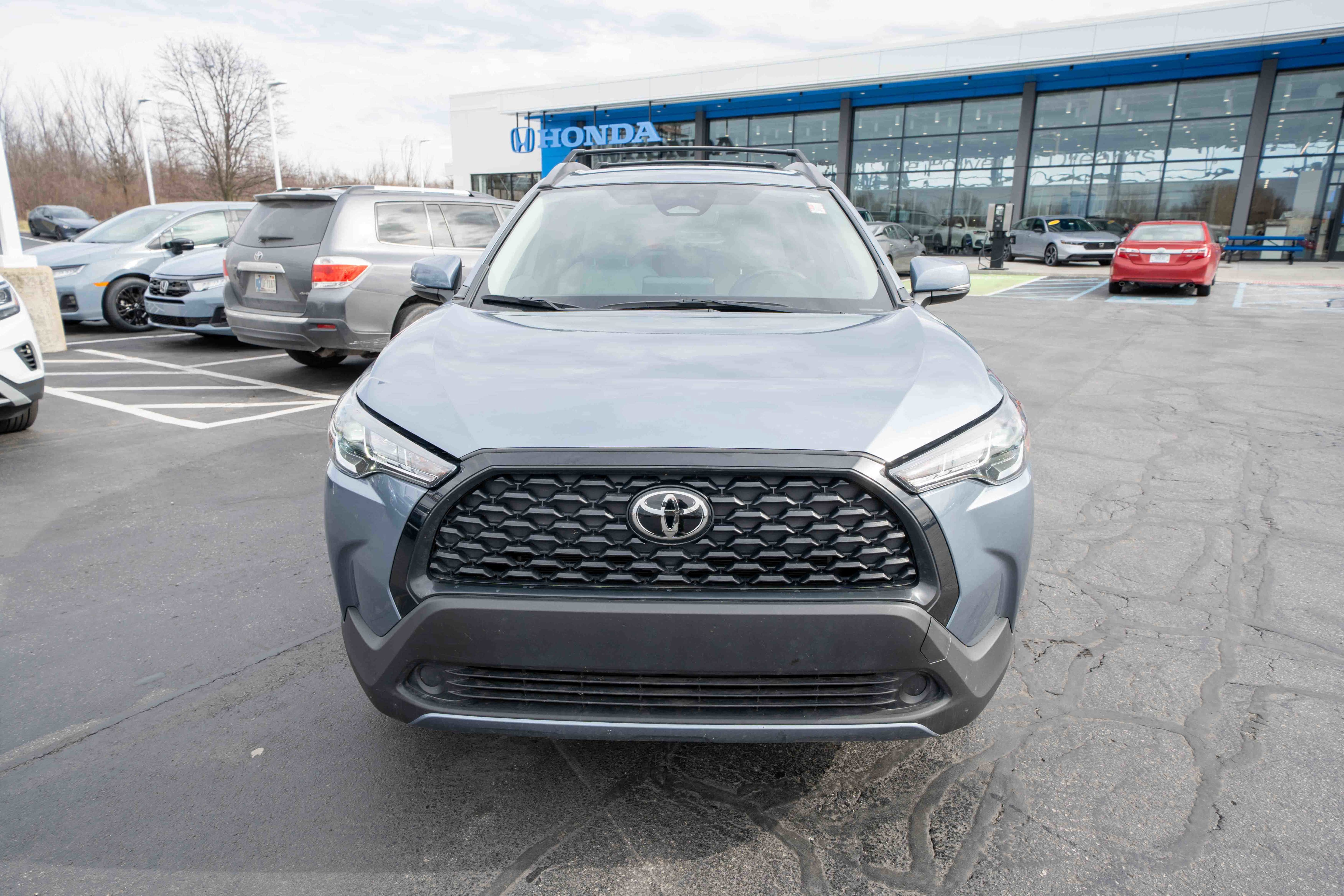 Used 2024 Toyota Corolla Cross LE image 2