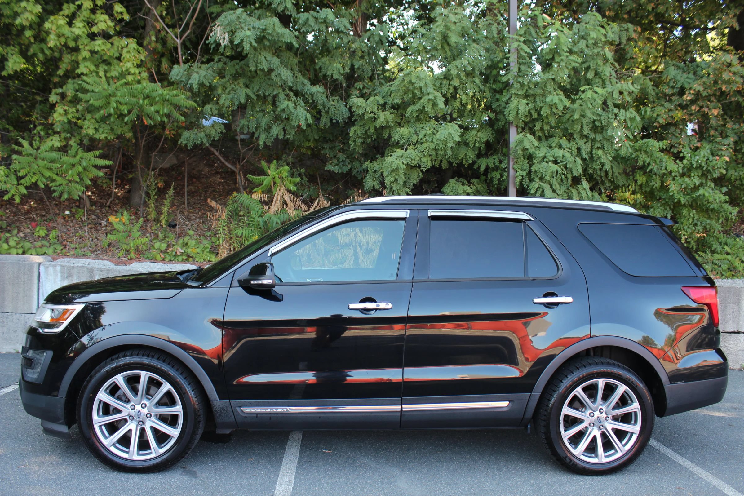 Used 2016 Ford Explorer Limited AWD/4WD image 6