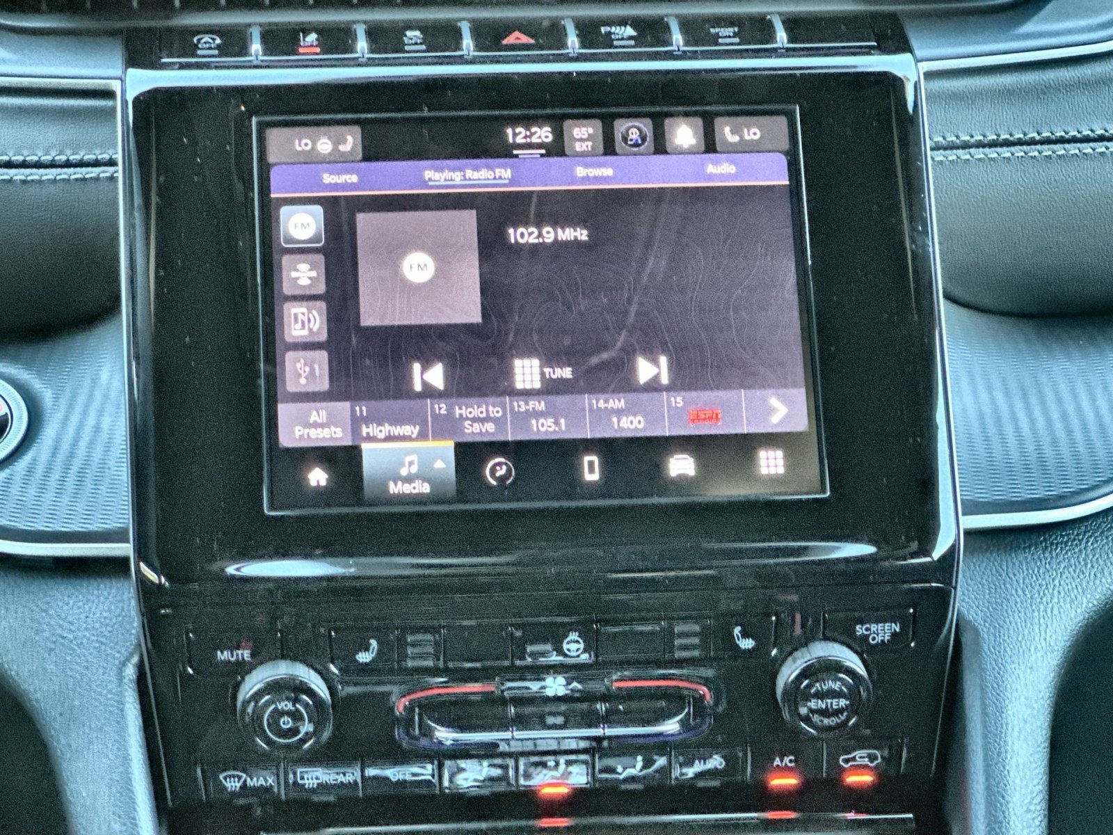 New 2025 Jeep Grand Cherokee Laredo X w/ Luxury Tech Group I image 18