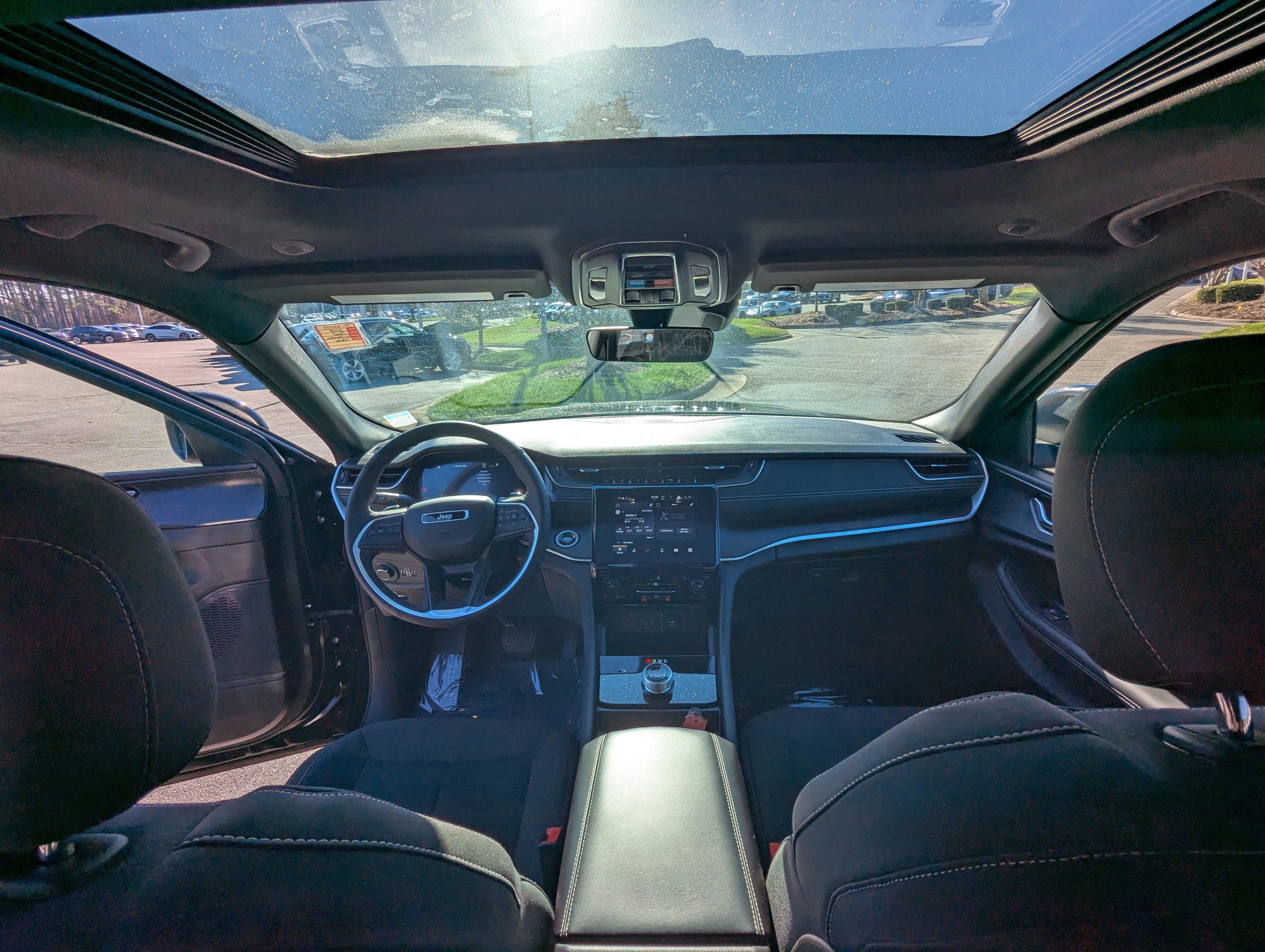 Used 2025 Jeep Grand Cherokee Laredo X w/ Luxury Tech Group I image 12