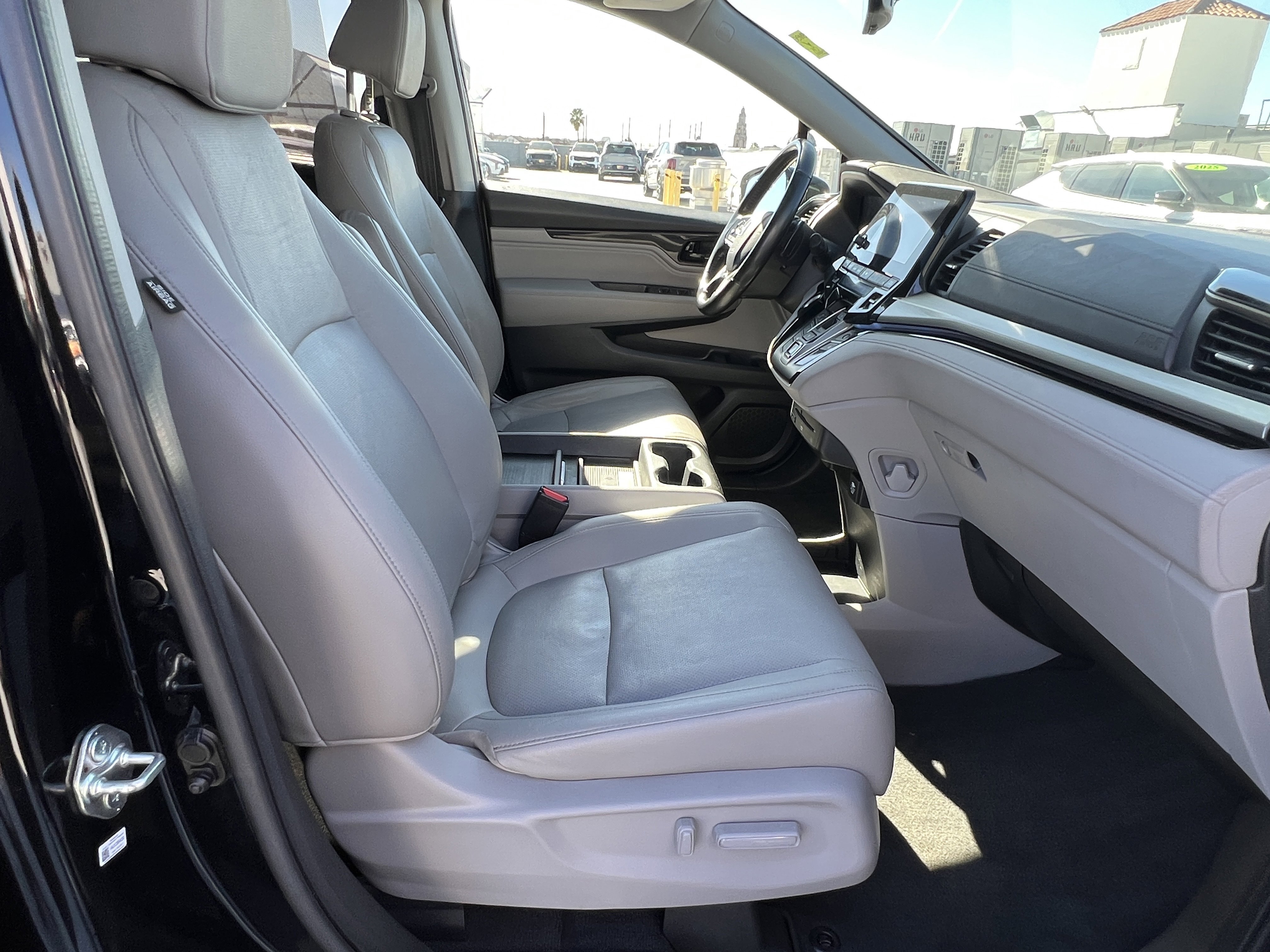 Used 2018 Honda Odyssey Elite image 16