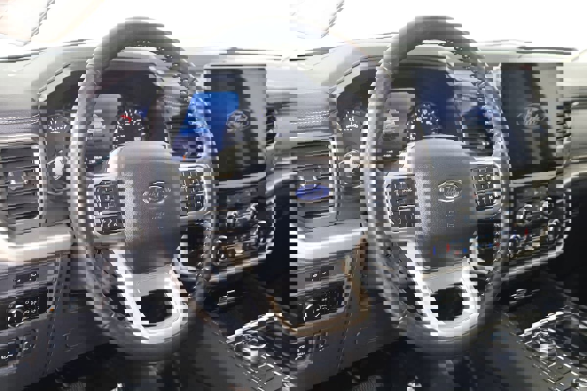 Used 2024 Ford Expedition Max XLT image 6