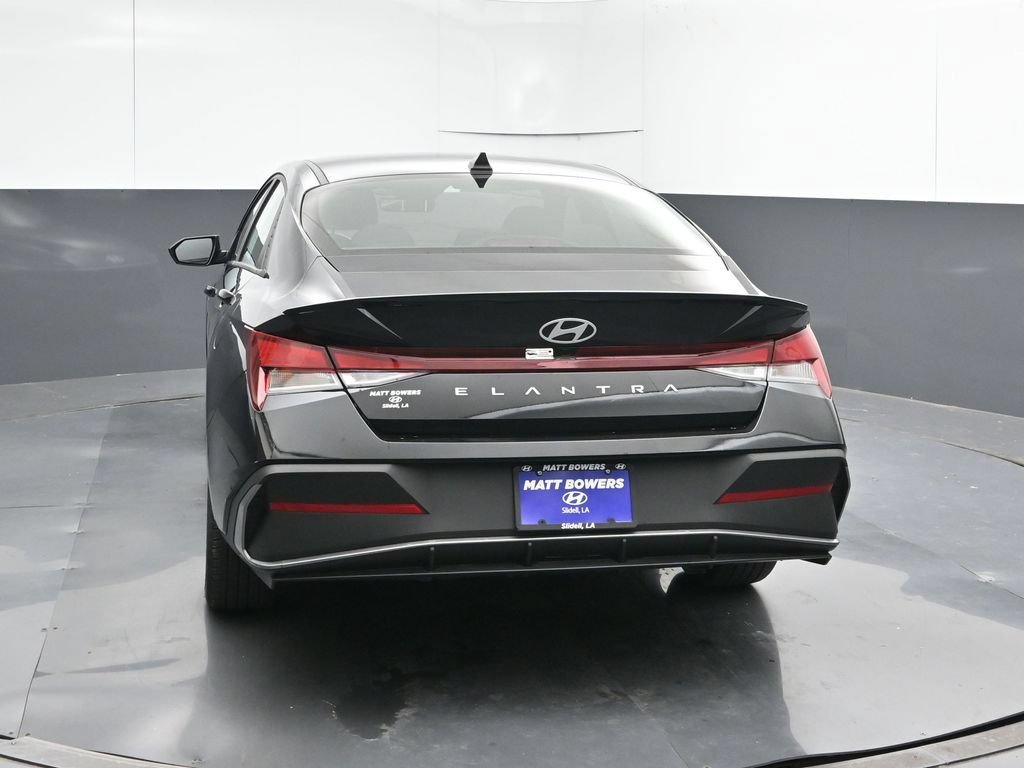Certified 2025 Hyundai Elantra Sport FWD image 4