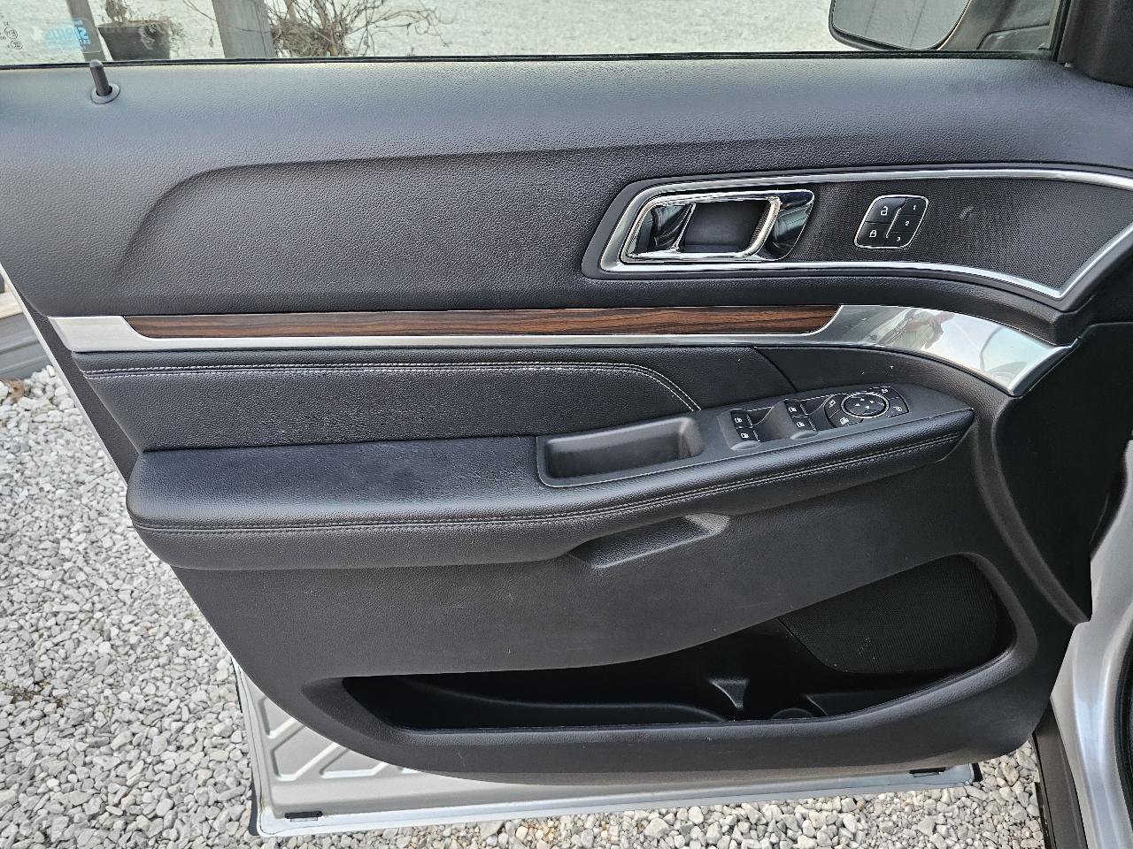 Used 2016 Ford Explorer Limited image 16