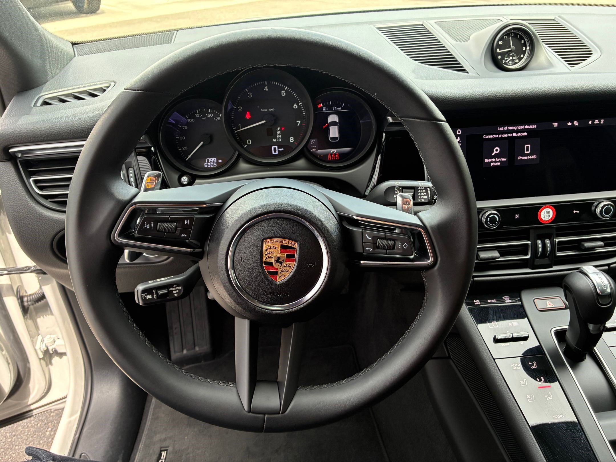 Used 2025 Porsche Macan AWD/4WD image 16