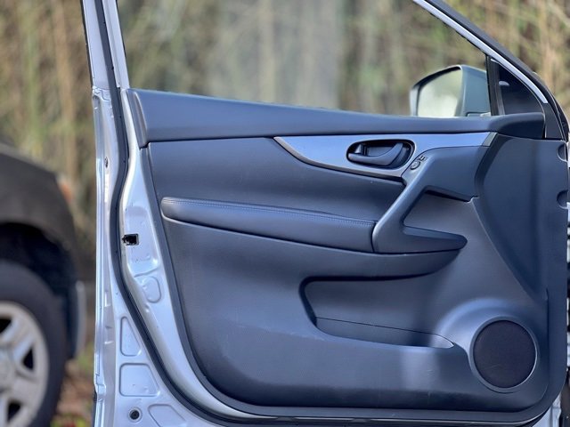 Used 2021 Nissan Rogue Sport S image 10