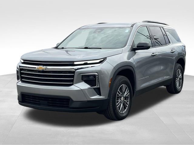 Used 2024 Chevrolet Traverse LT image 3