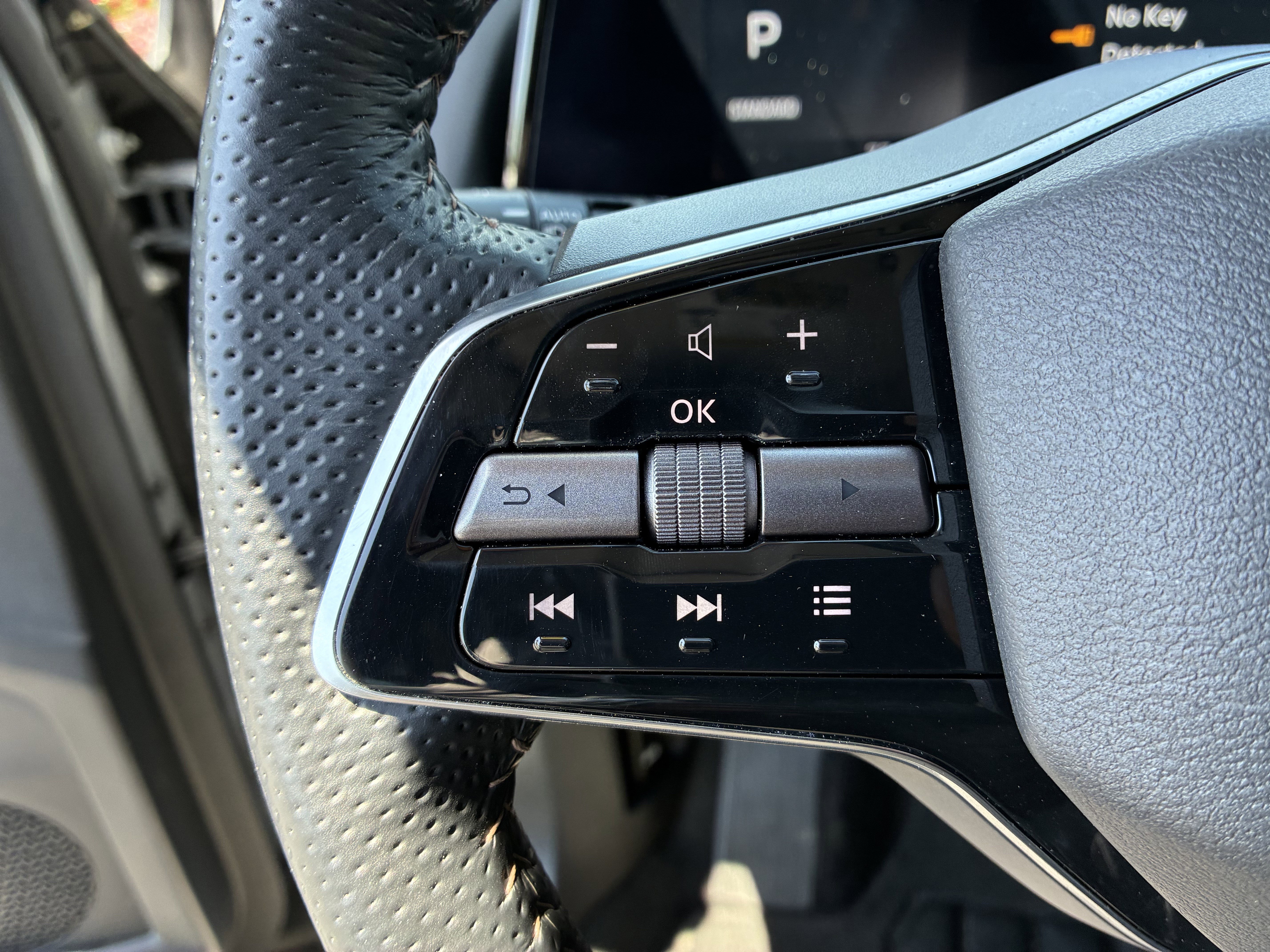 Used 2024 Nissan Ariya AWD image 31