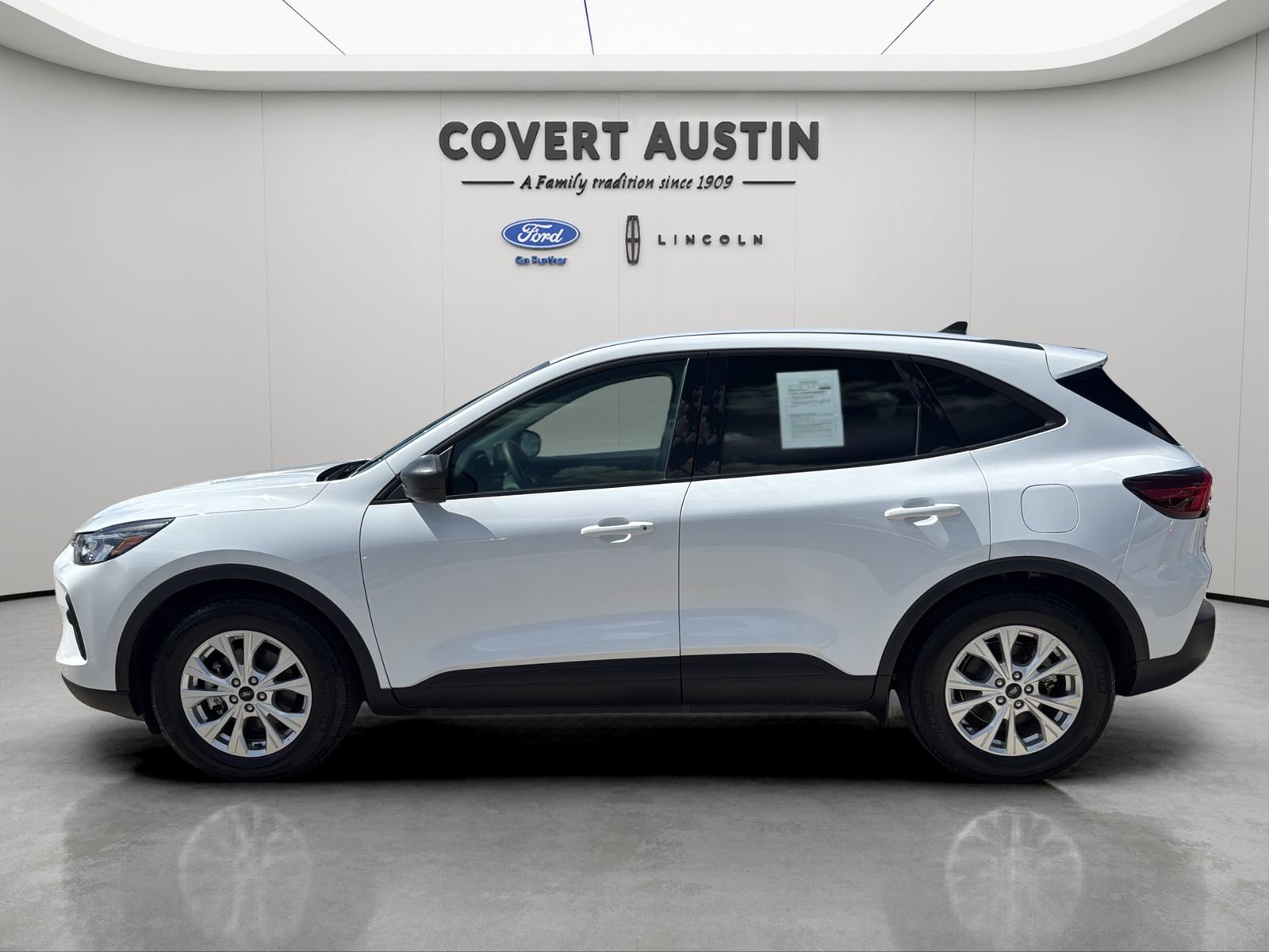 Certified 2025 Ford Escape Active FWD image 3