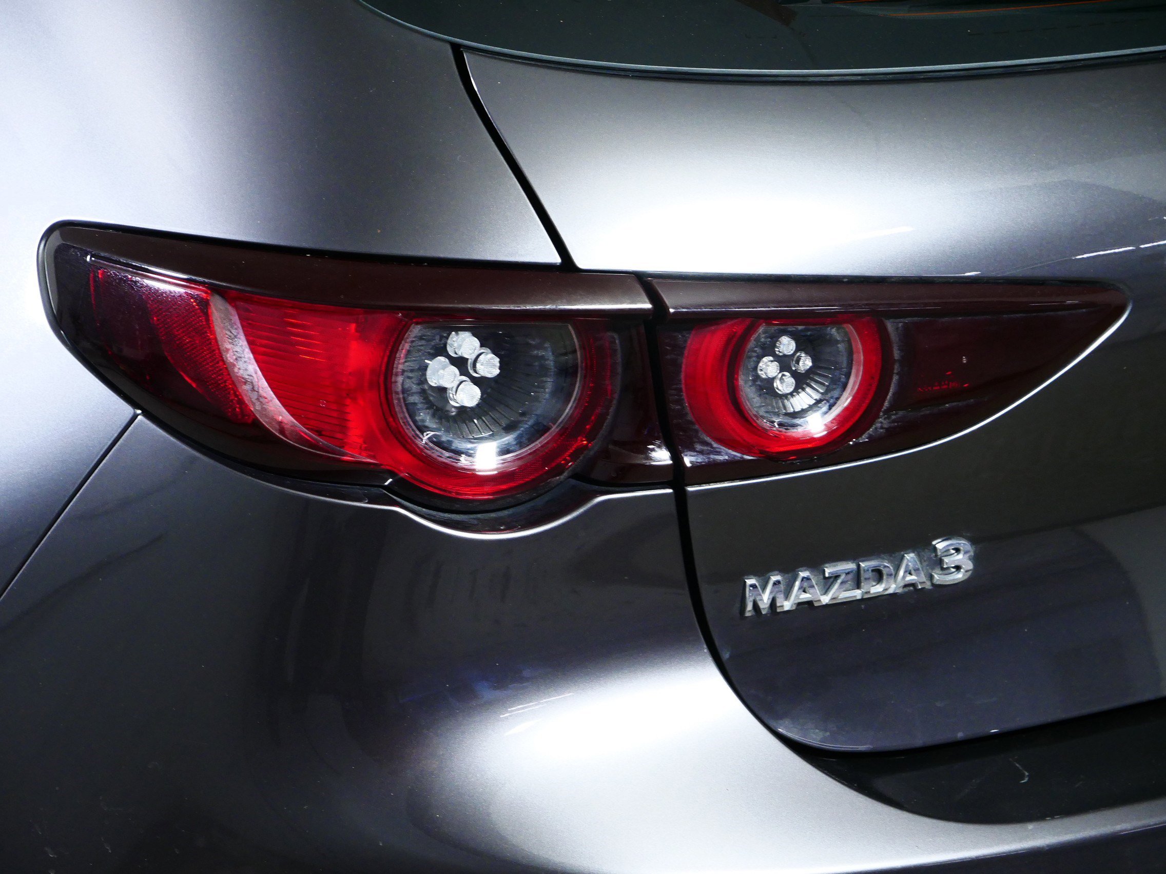 Used 2020 MAZDA MAZDA3 Hatchback FWD image 17