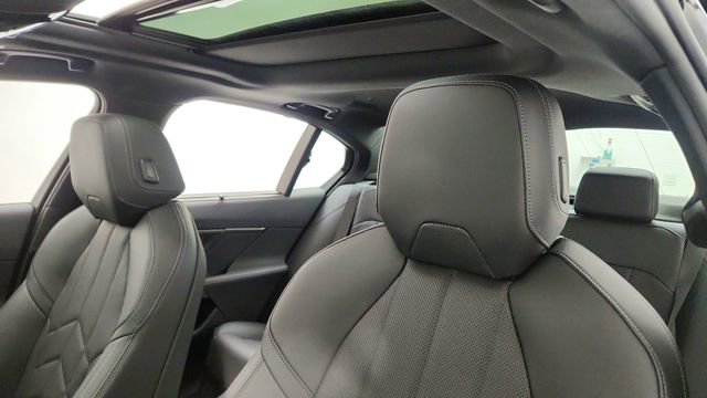 Used 2026 BMW 530i image 33