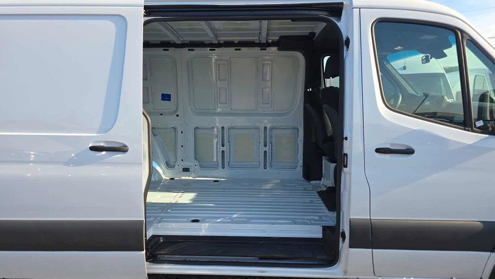 Used 2025 Mercedes-Benz Sprinter 2500 image 12