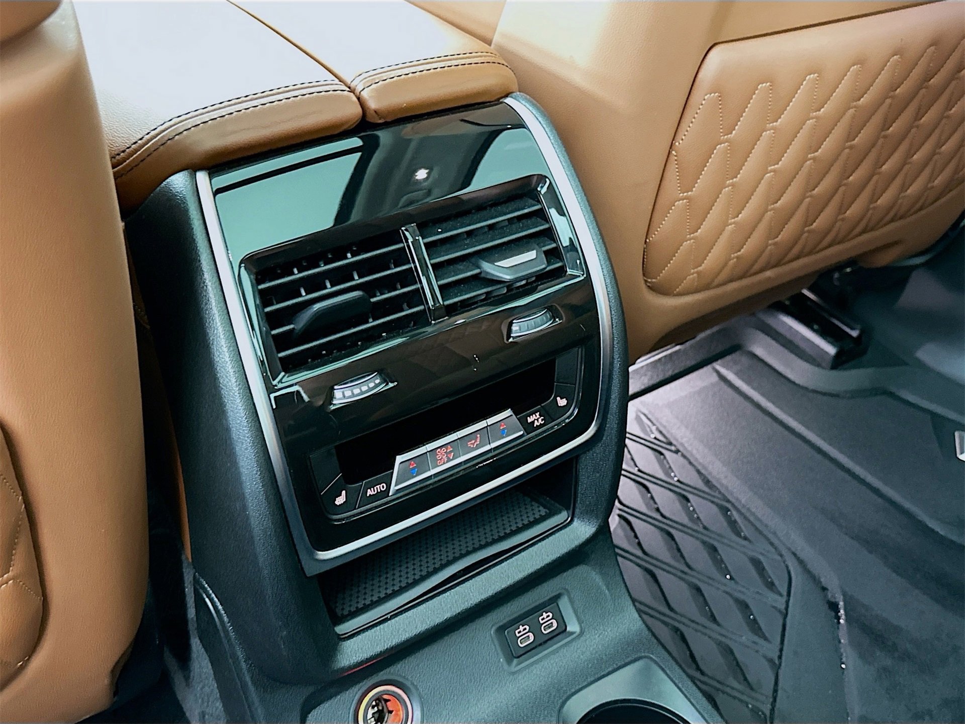 Used 2024 BMW ALPINA XB7 image 28