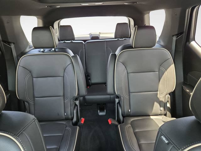 Used 2023 Chevrolet Traverse Premier AWD/4WD image 30