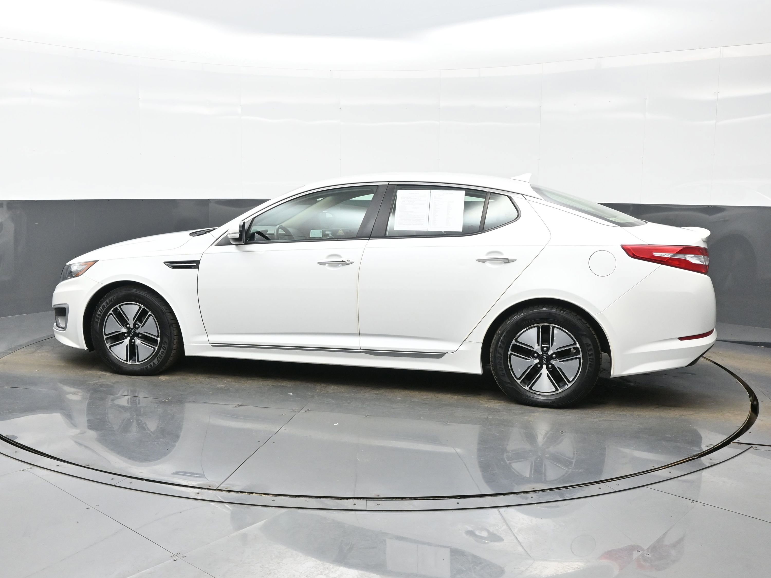 Used 2012 Kia Optima Hybrid w/ Hybrid Convenience Pkg image 3