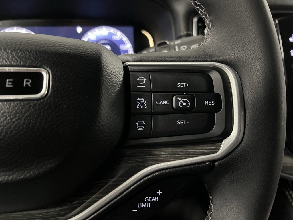 Used 2023 Jeep Wagoneer L Series III w/ Premium Group I image 35