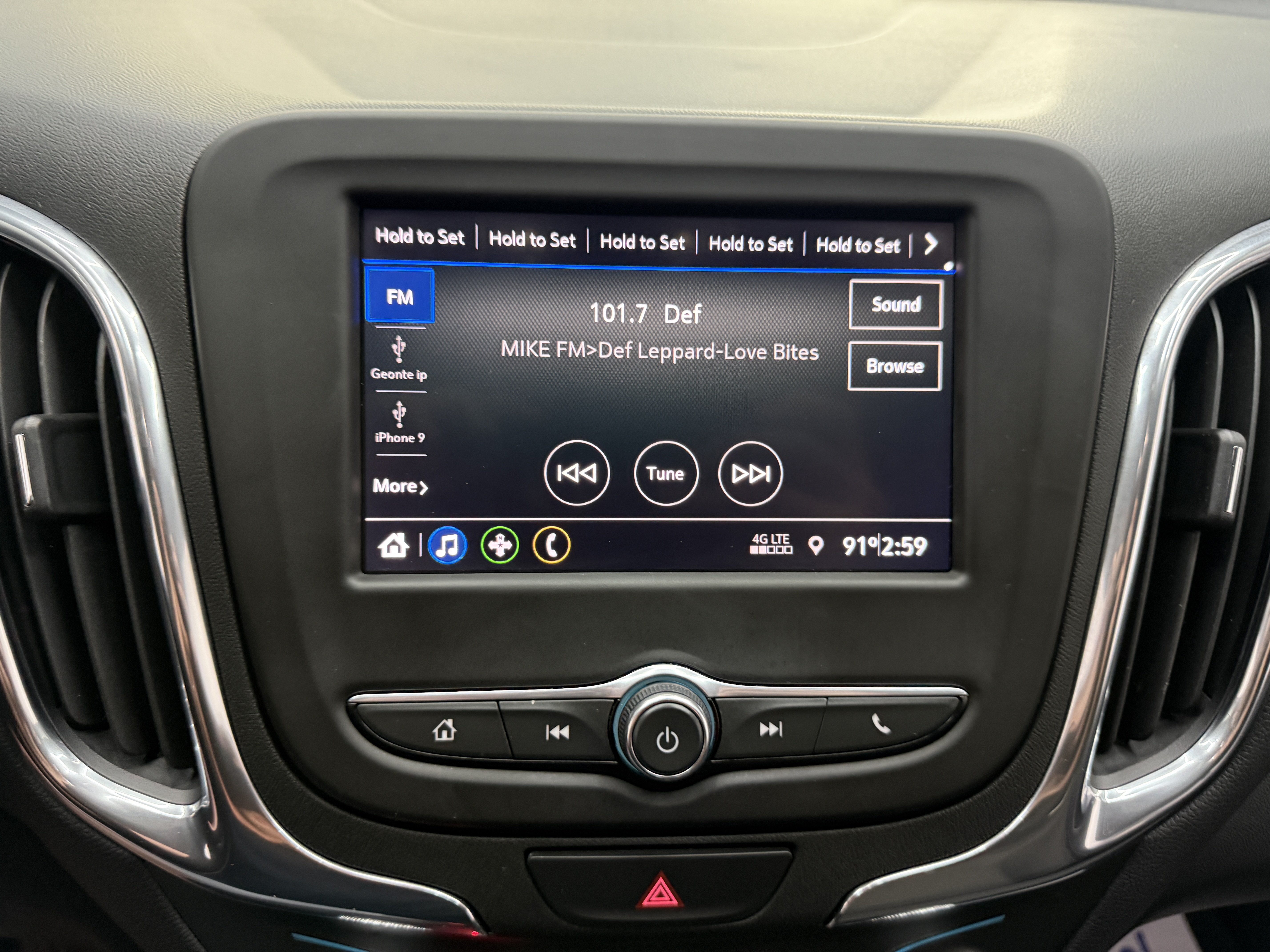 Used 2020 Chevrolet Equinox LT w/ Driver Convenience Package AWD/4WD image 15
