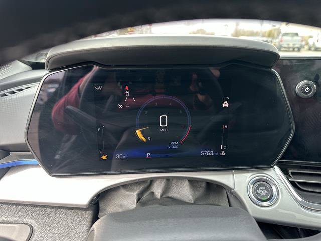 Used 2025 Chevrolet Trax LT w/ Sunroof Package FWD image 10