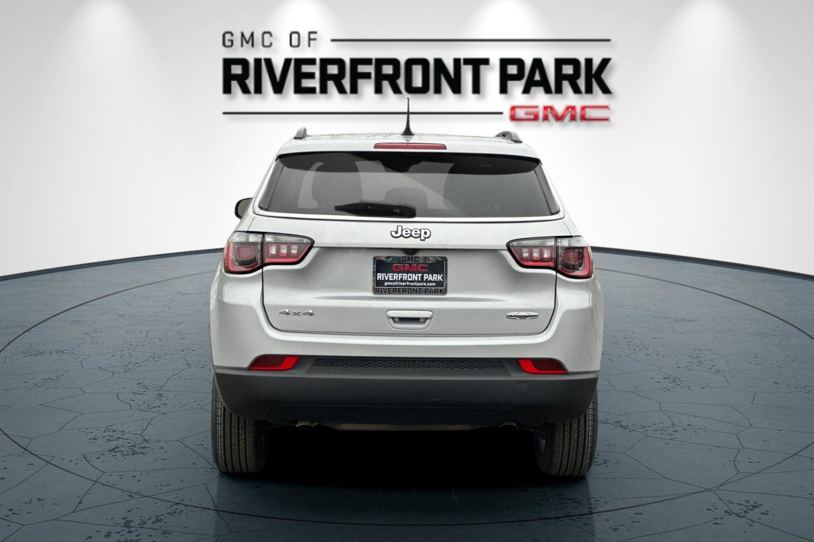 Used 2024 Jeep Compass Latitude image 4