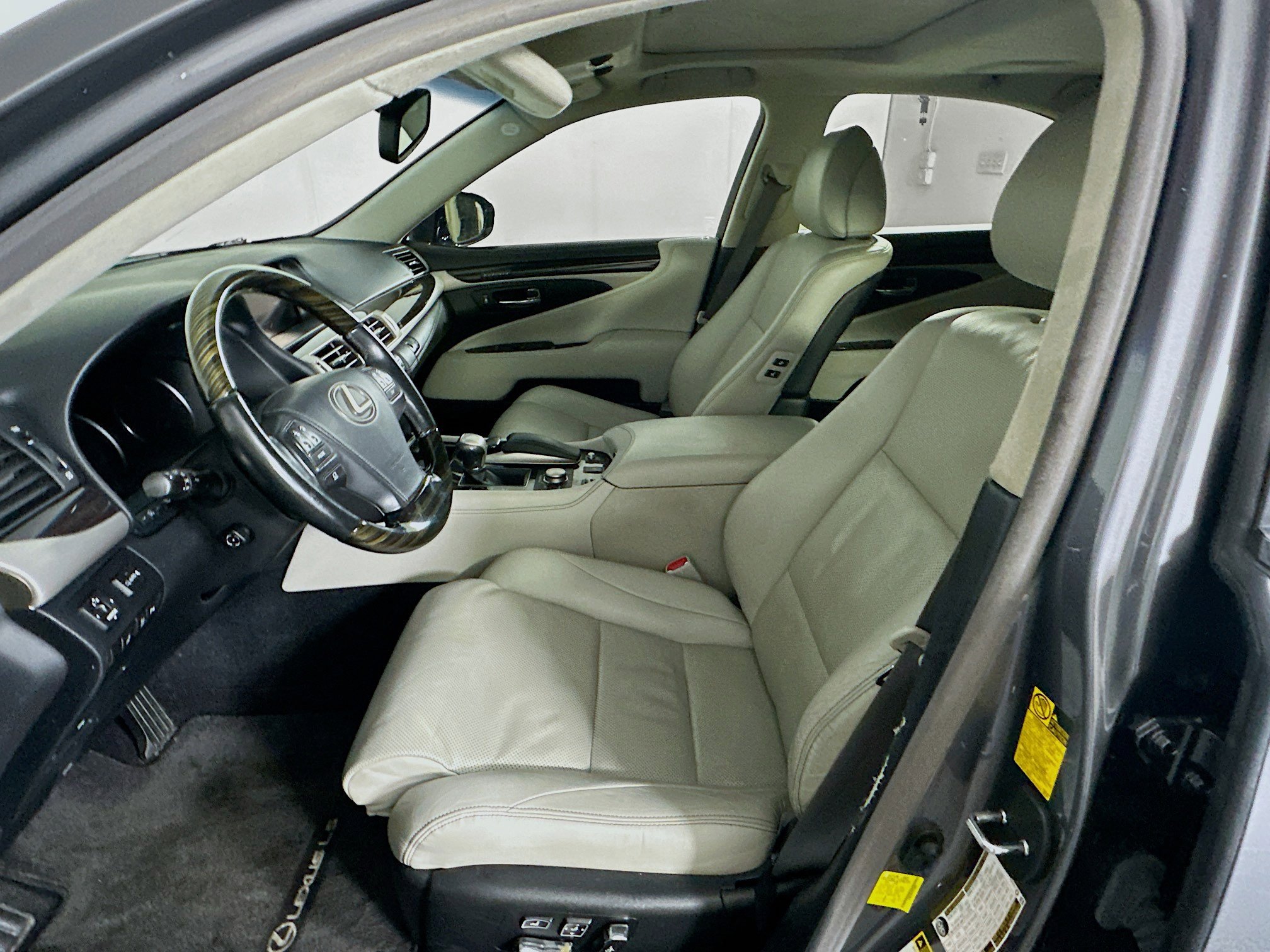 Used 2013 Lexus LS 460 w/ Comfort Pkg RWD image 13