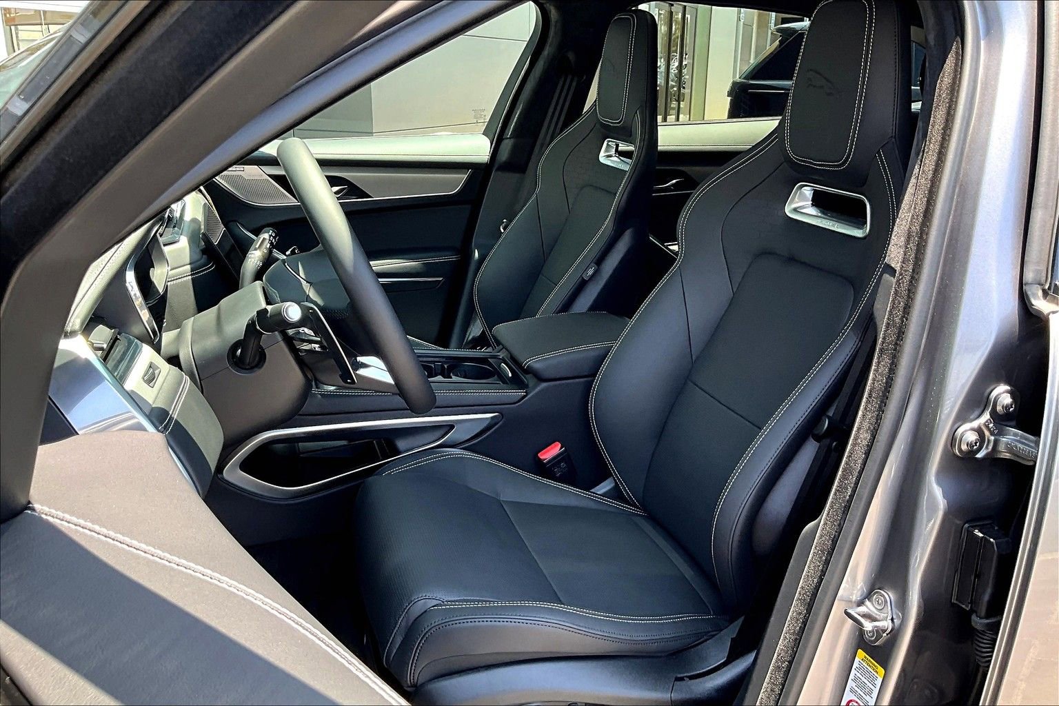 New 2026 Jaguar F-PACE R-Dynamic S image 9