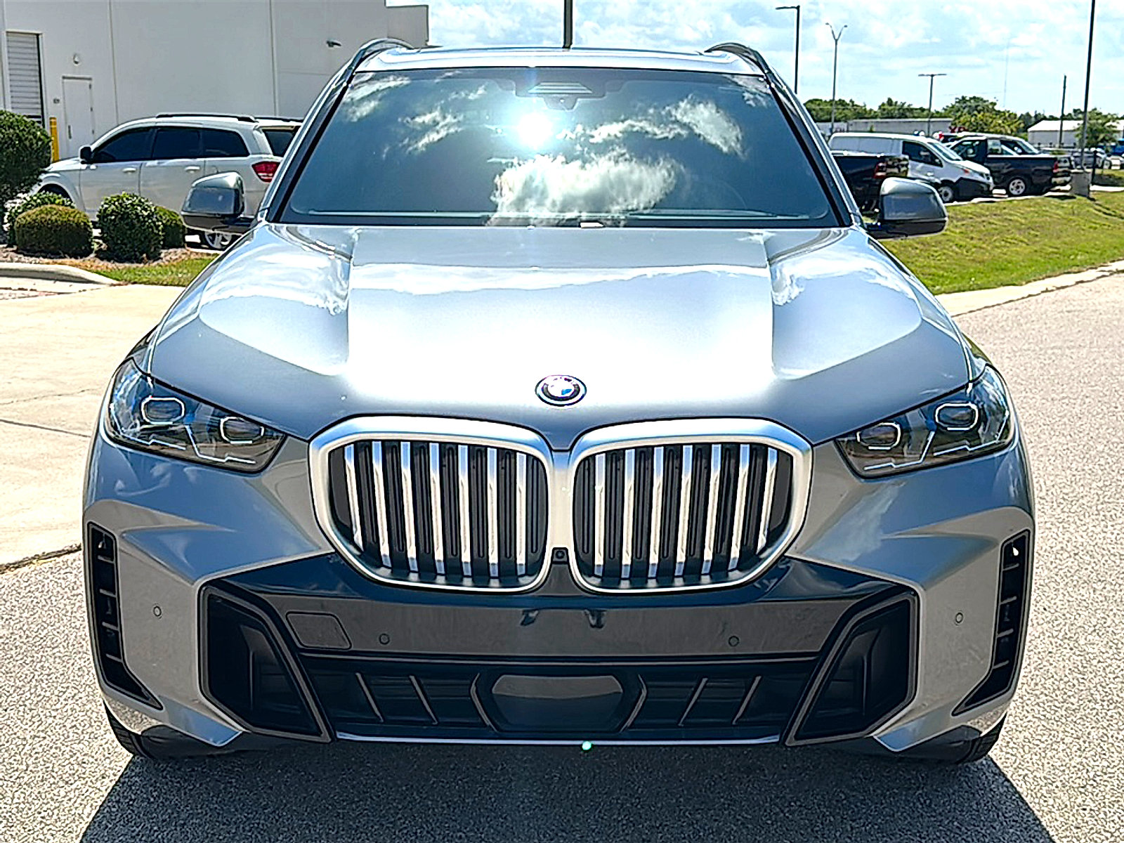 Used 2025 BMW X5 xDrive50e w/ M Sport Package AWD/4WD image 11