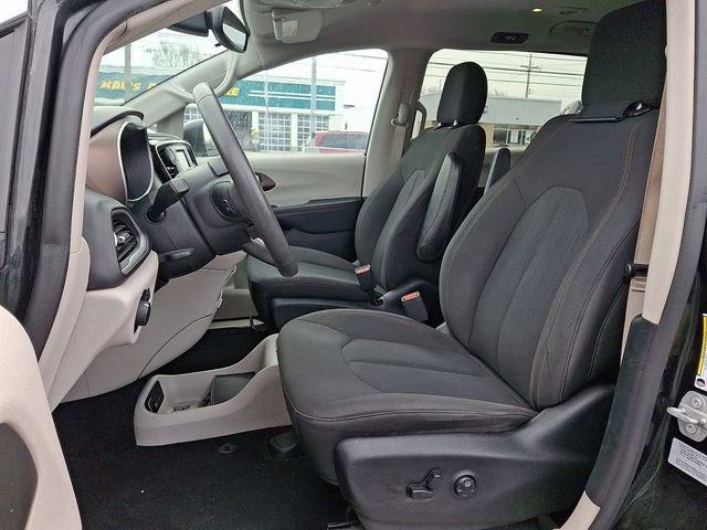 Used 2017 Chrysler Pacifica LX image 14