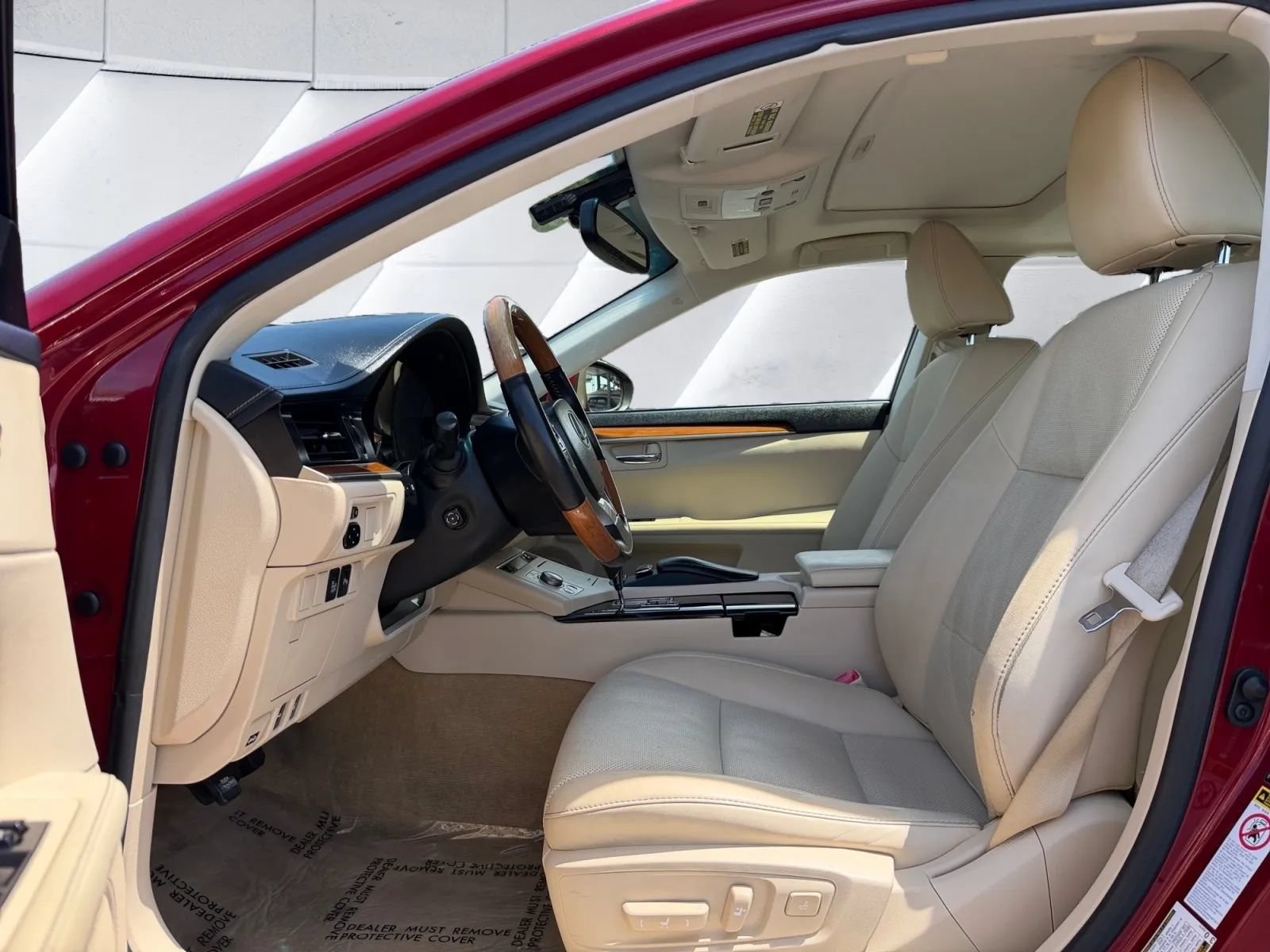 Used 2014 Lexus ES 300h w/ Premium Package w/Bamboo Trim FWD image 9